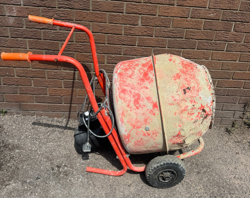 Damaged cement mixer 240v - ⭐,